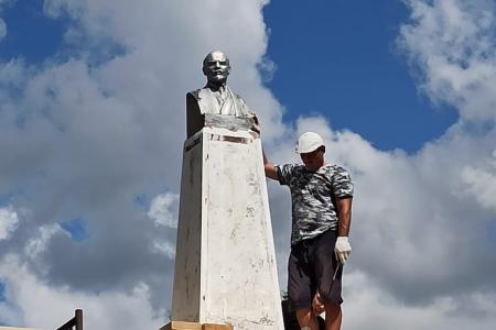 Надежда России: Связь времен и восстановление памятника Ленину