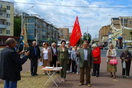 Калужские коммунисты в День Военно-Морского Флота провели чествование ветеранов