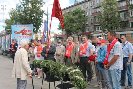 Памяти павших будем достойны! Коммунисты Пскова отметили 76-ю годовщину освобождения города