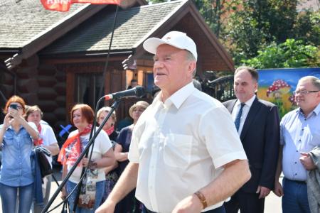 Г.А. Зюганов принял участие в открытии спортивного комплекса на территории совхоза имени Ленина