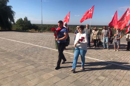 Коммунисты Волгоградской области почтили память жертв бомбежки Сталинграда