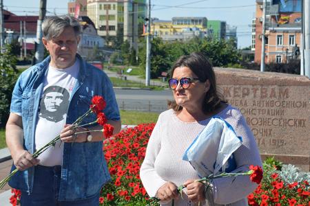 Иваново. Коммунисты почтили память жертв расстрела иваново-вознесенских рабочих на Приказном мосту