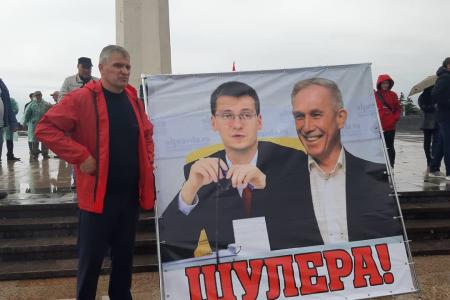 Ульяновск. Акция депутата Алексея Куринного у Обелиска Славы продолжается!