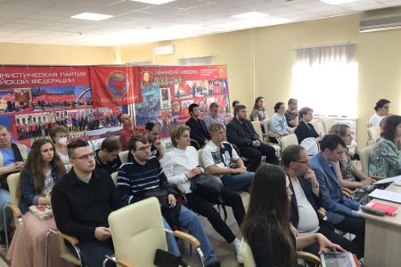 Комсомольцы и коммунисты Ленинграда провели круглый стол, посвященный борьбе за права женщин