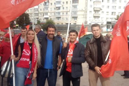 Александр Ющенко принял участие в акции протеста в Ульяновске