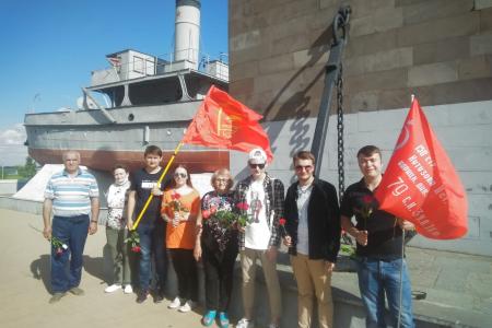 Коммунисты Волгоградской области почтили память жертв бомбежки Сталинграда