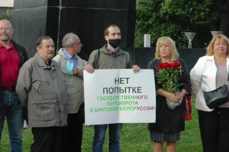 Петербургские коммунисты провели серию пикетов на площади Ленина