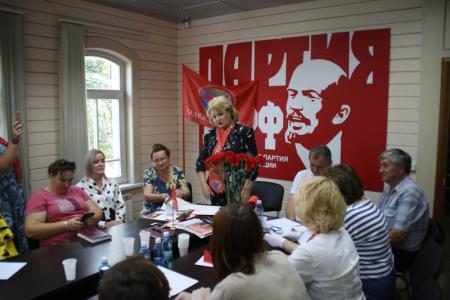 Нина Останина пожелала победы новосибирским коммунистам на предстоящих выборах