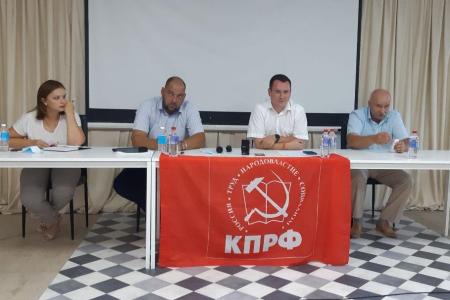 Краснодарский край. Кандидат КПРФ на должность главы администрации Александр Сафронов встретился с избирателями в станице Тамань