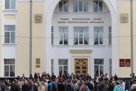 Лидер коммунистов Коми Олег Михайлов «открыл» главную площадь Сыктывкара