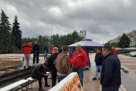Ульяновск. Акция депутата Алексея Куринного у Обелиска Славы продолжается!