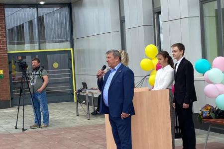 Московская область. Зампред Мособлдумы Константин Черемисов поздравил школьников Волоколамска
