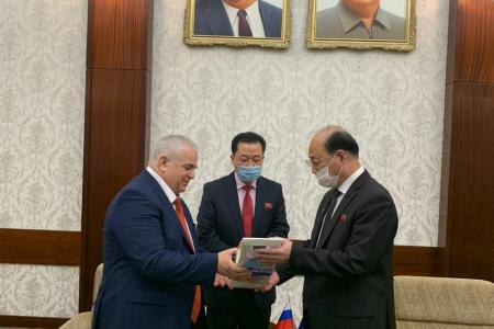 Казбек Тайсаев провел рабочую встречу с Послом КНДР в России Син Хон Чхолем