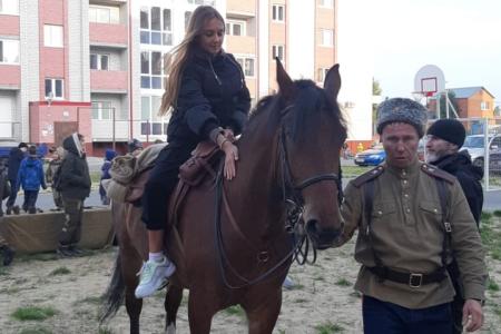Тюменская область. Кандидаты от КПРФ провели детский праздник в Боровском