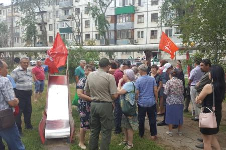 Самарская область. Депутат КПРФ Алексей Лескин проводит дворовые встречи с избирателями