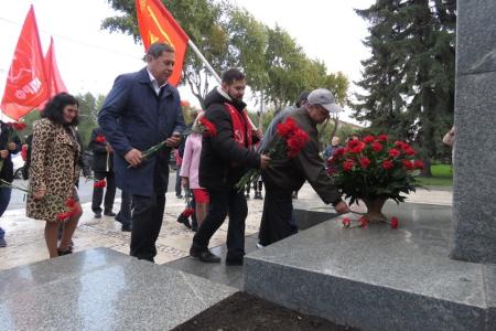 Анатолий Локоть открыл обновленный памятник Ленину на левом берегу Новосибирска