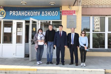 Олег Лебедев продолжил объезд избирательных участков в Рязанской области.