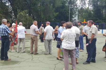 Самарская область. Депутат КПРФ Алексей Лескин проводит дворовые встречи с избирателями