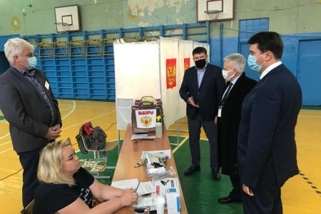 Олег Лебедев вместе с юристом объезжает проблемные избирательные участки во Владимирской области