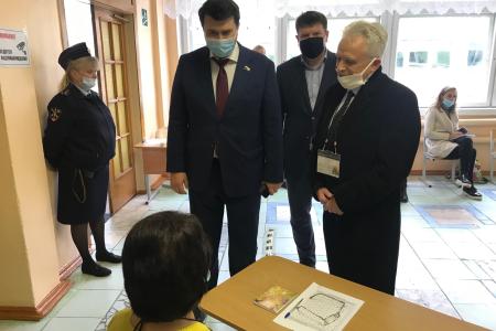Олег Лебедев вместе с юристом объезжает проблемные избирательные участки во Владимирской области
