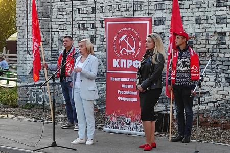 Кандидат в губернаторы от КПРФ Ксения Айтакова встречается с избирателями в Пермском крае