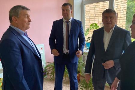 Московская область. Зампред Мособлдумы Константин Черемисов поздравил школьников Волоколамска