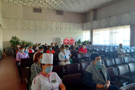 Медики в Забайкалье пожаловались депутату В.Г. Позднякову на мизерные выплаты за работу в условиях пандемии