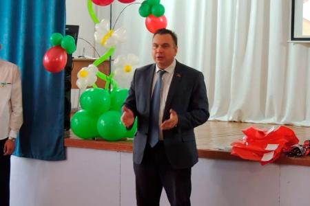 Амурская область. Роман Кобызов 1 сентября побывал на школьной линейке в селе Белогорского района