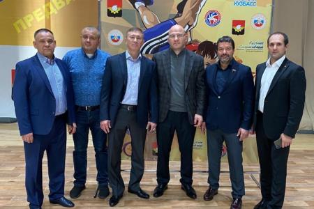 Кемерово. Депутат Госдумы Александр Ющенко наградил победителей турнира по вольной борьбе «Шахтерская слава»