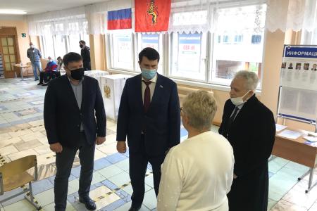 Олег Лебедев вместе с юристом объезжает проблемные избирательные участки во Владимирской области