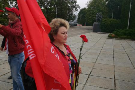 Калининградские коммунисты возложили цветы в честь окончания Второй мировой войны
