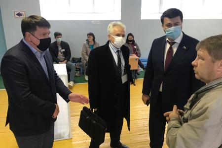 Олег Лебедев вместе с юристом объезжает проблемные избирательные участки во Владимирской области