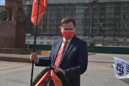 В Кирове прошёл пикет КПРФ в честь 50-летия памятника В.И. Ленину и за отставку Чурина и Васильева