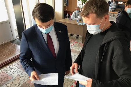 Олег Лебедев продолжил объезд избирательных участков в Рязанской области.