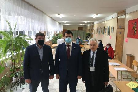 Олег Лебедев вместе с юристом объезжает проблемные избирательные участки во Владимирской области