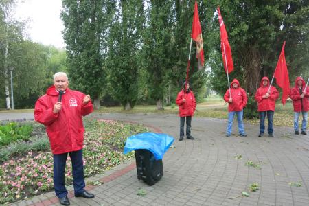«Время менять власть!». Митинг КПРФ в Тамбове