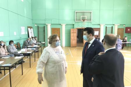 Олег Лебедев продолжил объезд избирательных участков в Рязанской области.