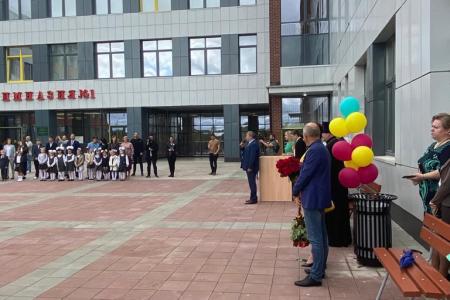 Московская область. Зампред Мособлдумы Константин Черемисов поздравил школьников Волоколамска