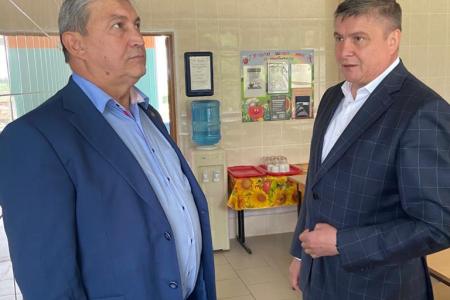 Московская область. Зампред Мособлдумы Константин Черемисов поздравил школьников Волоколамска