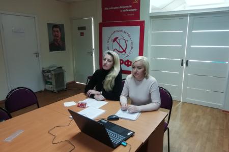 Кандидат в губернаторы от КПРФ Ксения Айтакова встречается с избирателями в Пермском крае