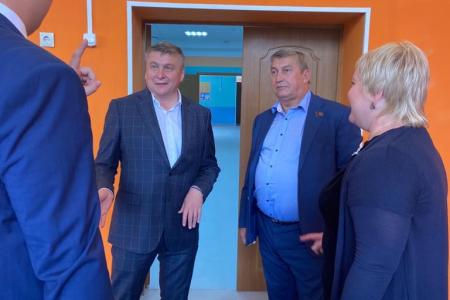 Московская область. Зампред Мособлдумы Константин Черемисов поздравил школьников Волоколамска