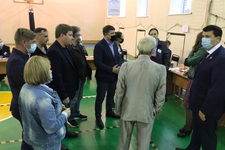 Олег Лебедев вместе с юристом объезжает проблемные избирательные участки во Владимирской области