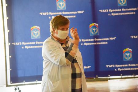 Медики в Забайкалье пожаловались депутату В.Г. Позднякову на мизерные выплаты за работу в условиях пандемии