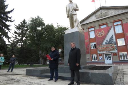 Анатолий Локоть открыл обновленный памятник Ленину на левом берегу Новосибирска