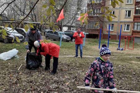 Нижегородские коммунисты и комсомольцы провели субботник в день 102-й годовщины образования Ленинского Комсомола