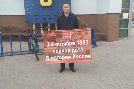 Коммунисты Тюмени под руководством депутата Тамары Казанцевой провели одиночные пикеты