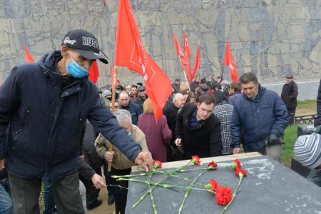 Не забывайте этот дым: Новосибирцы почтили память защитников Советской власти