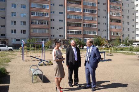 Депутат на округе. Владимир Поздняков принимает наказы избирателей