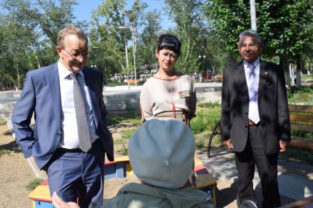 Депутат на округе. Владимир Поздняков принимает наказы избирателей