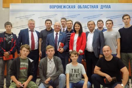 Сергей Гаврилов поздравил молодежь с Днем рождения комсомола